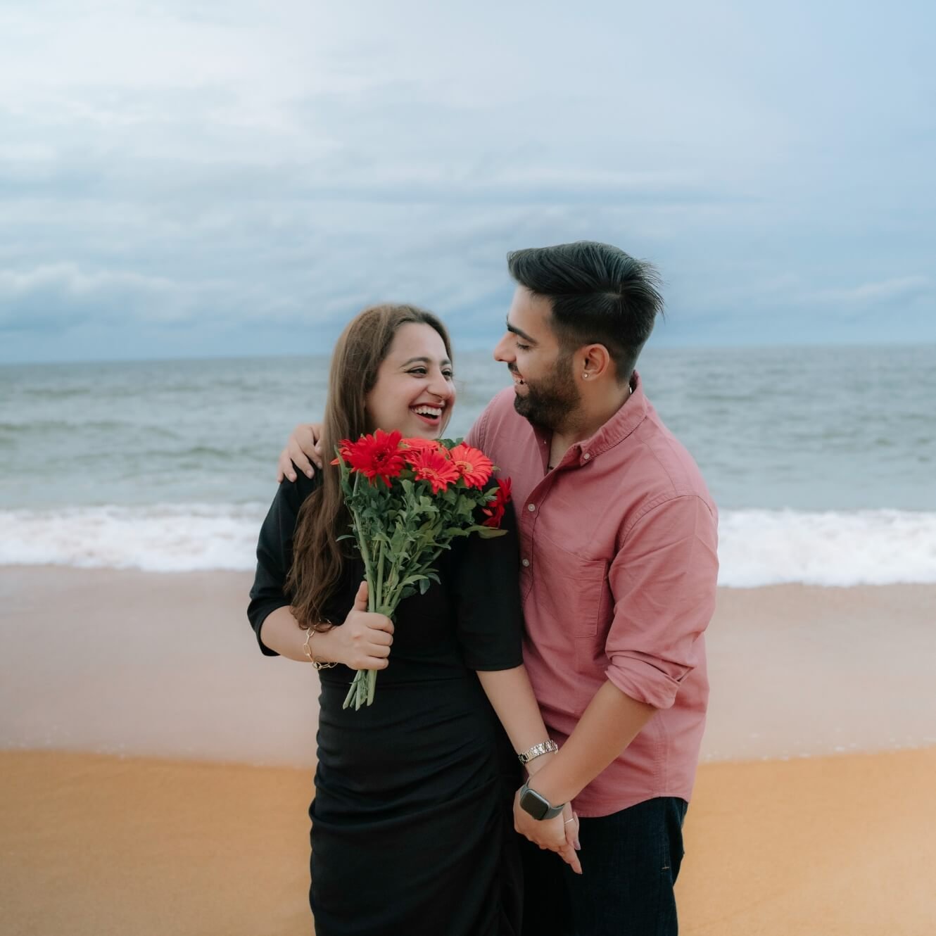 Joyful reception moments captured in vibrant wedding photographs by Mohey Rang Films’ expert wedding photographer.