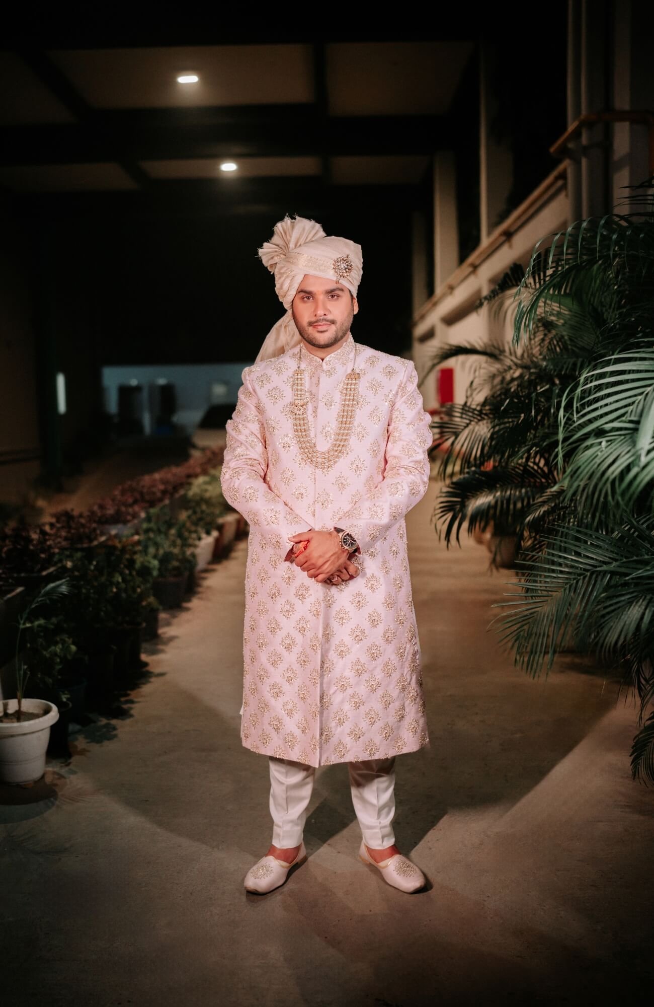 Close-up of bridal jewellery and makeup, captured with precision by Mohey Rang Films, professional wedding photographer services.