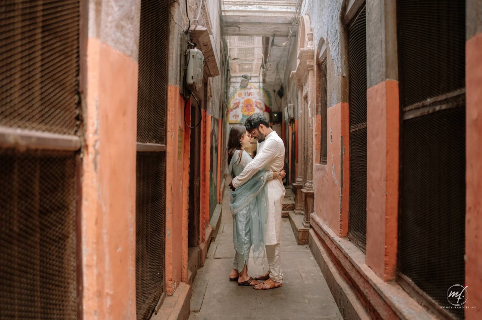 A romantic outdoor pre-wedding photoshoot captured by Mohey Rang Films—professional wedding photographers highlighting chemistry and natural elegance.